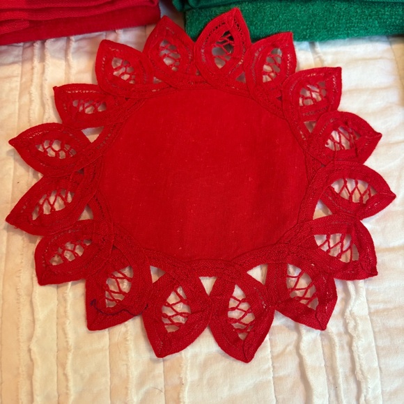 Vintage Revere Mills bundle of embroidered Christmas tree & Santa towels - Picture 2 of 6